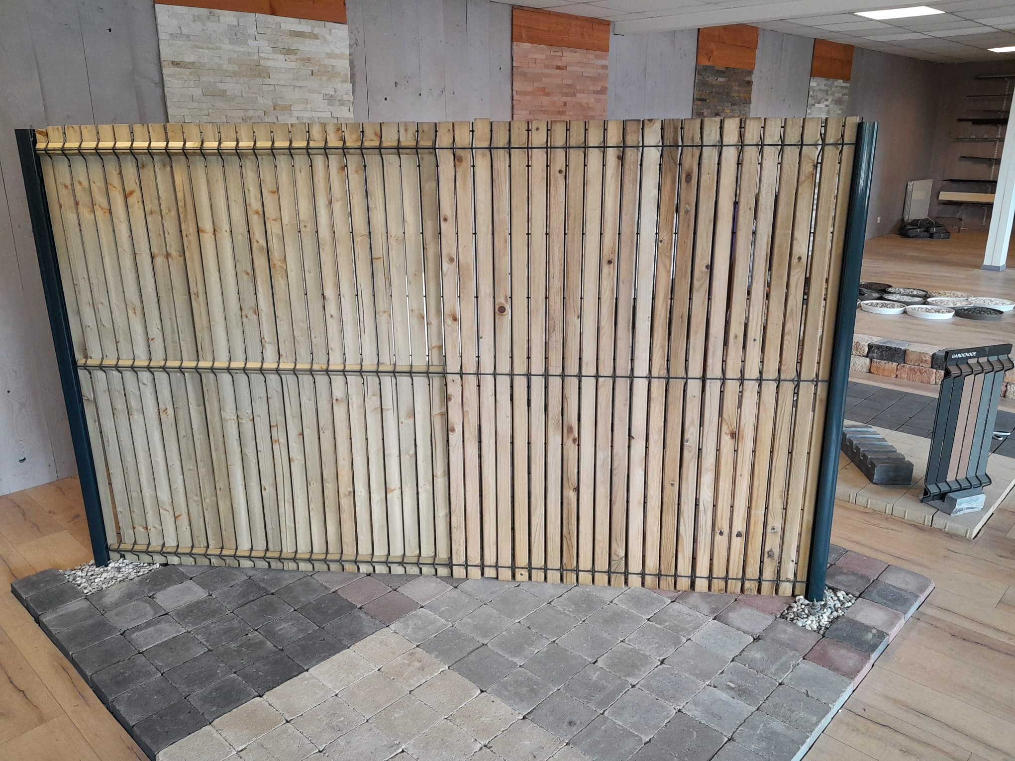 Lames d'occultation en bois traité par Fencing.